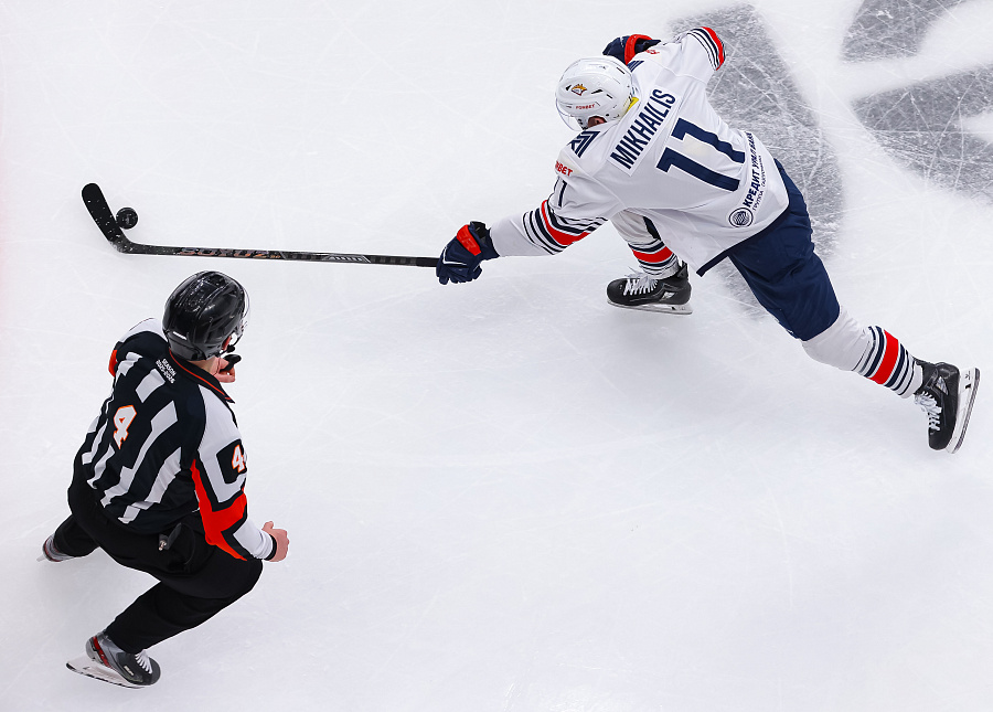 «Металлург» уступил в Нижнекамске, но набрал один балл